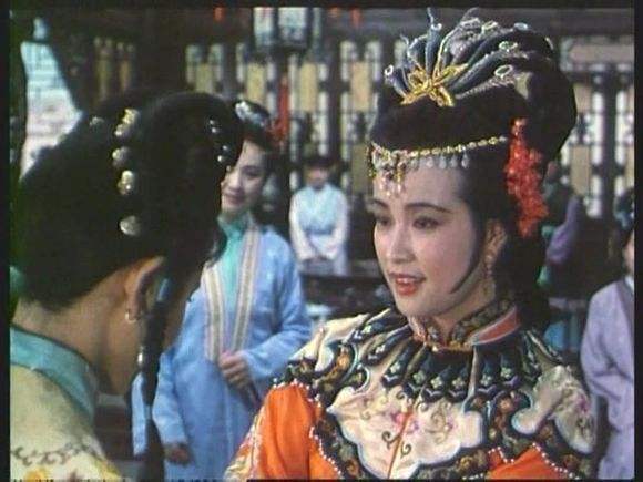 ch15 - kiểu tóc tương tự với Chung phu nhân